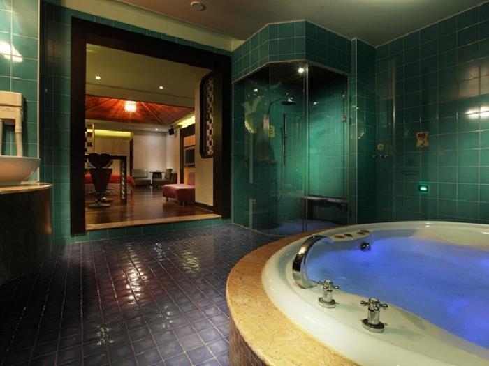 Royal Group Motel Chien Kuo Branch Kaohsiung Bagian luar foto